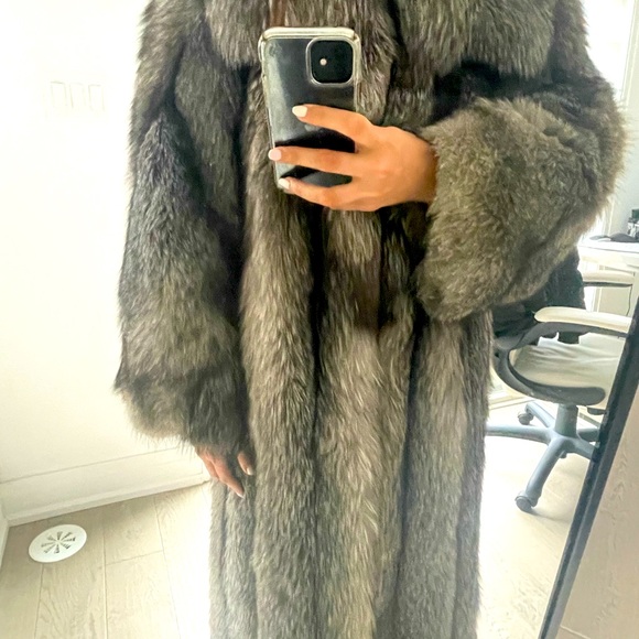 Silver Fox long coat - Picture 2 of 4
